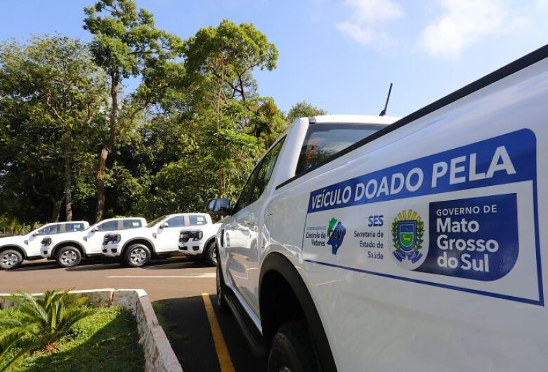 Governo de MS entrega veículos para 14 municípios