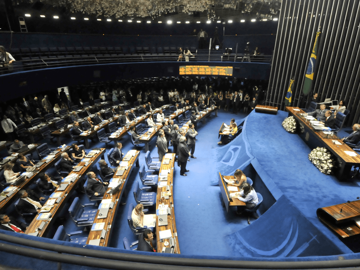Senado aprova PL Antifacção com penas que podem chegar a 120 anos