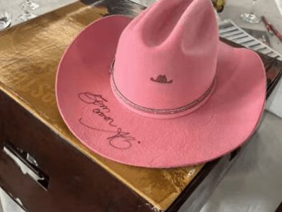 Chapéu rosa de Ana Castela arrecada R$ 12 mil em leilão solidário para o Hospital de Amor em Campo Grande